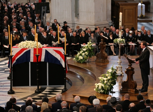 Britský premiér David Cameron pronesl smuteční řeč.