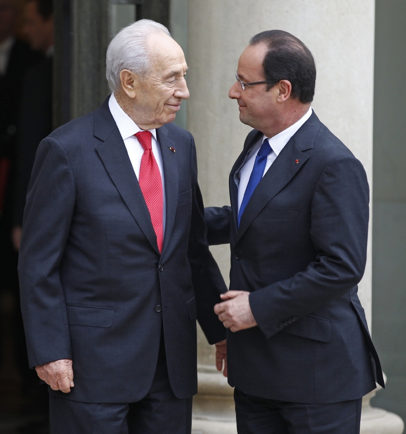 Izraelský prezident Šimon Peres (vlevo) a jeho francouzský protějšek Francois Hollande.