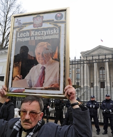 O tom, že u Smolenska došlo k atentátu, část Poláků nepochybuje.