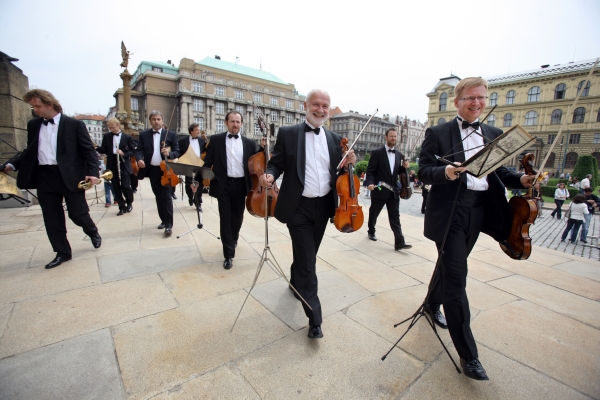 Projekt zahájí 1. ledna příštího roku koncert České filharmonie.