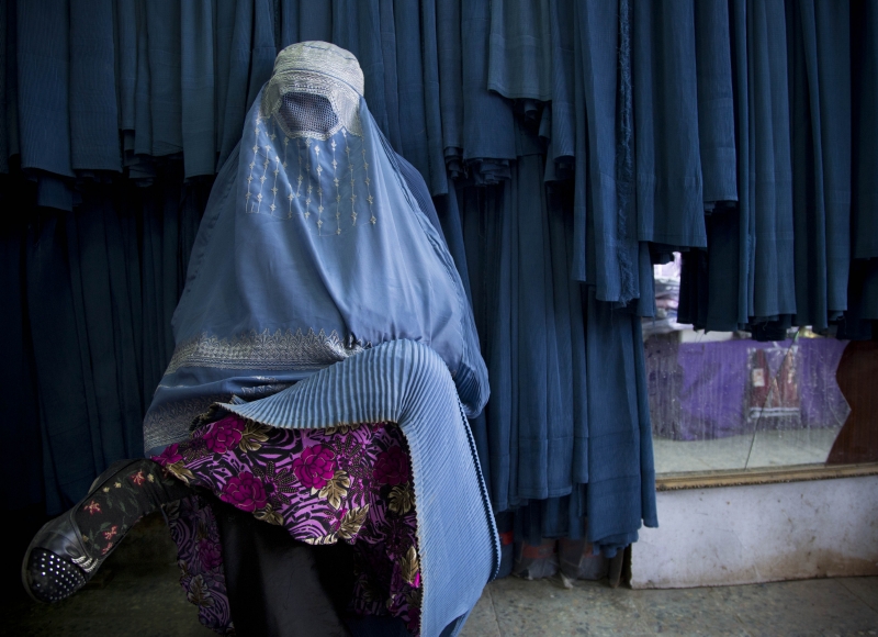 Tradiční afghánská burka ztrácí svou oblibu.