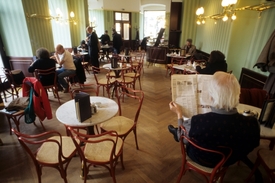Trockij a Stalin navštěvovali Café Central, dodnes oblíbenou kavárnu.