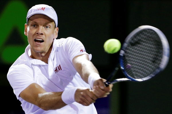 Tenista Tomáš Berdych nečekaně vypadl na turnaji v Monte Carlu už v třetím kole a neobhájí loňskou semifinálovou účast.
