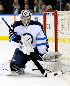 Ondřej Pavelec pomohl k další výhře Winnipegu.