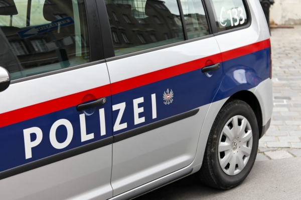 Rakouská policie vyšetřuje řidiče českého kamionu. Rakouská policie vyšetřuje řidiče českého kamionu.