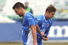 Milan Baroš (vlevo) nedohrál utkání v Liberci.