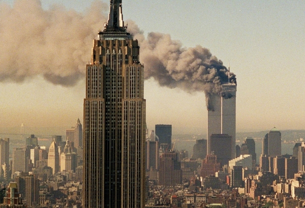 Islámští teroristé, Saúdové, změnili roku 2001 Ameriku. 