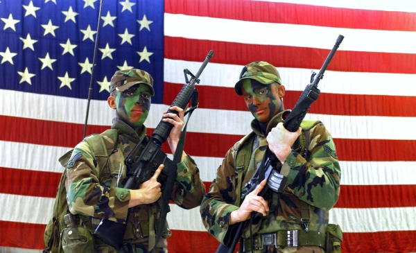 Američtí vojáci jsou ve válečných zónách vystaveni velkému stresu (ilustrační foto). Američtí vojáci jsou ve válečných zónách vystaveni velkému stresu (ilustrační foto).