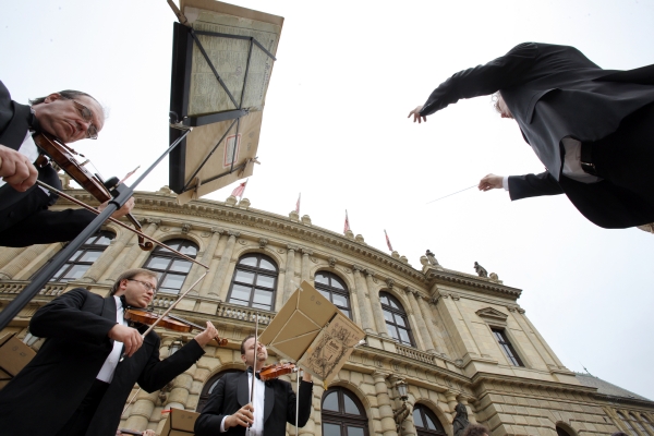 Česká filharmonie se chystá opravovat interiéry Rudolfina. Česká filharmonie se chystá opravovat interiéry Rudolfina.