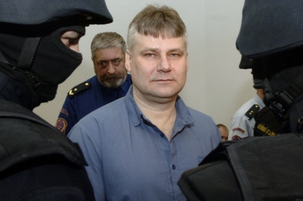 Na doživotí odsouzený Jiří Kajínek (snímek z roku 2006). Na doživotí odsouzený Jiří Kajínek (snímek z roku 2006).