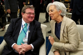 Ředitelka Christine Lagardeová s kanadským ministrem financí Jamesem Flahertym.