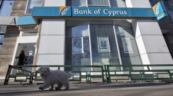 Pojišťovny a charity by měly přijít o 27,5 procenta vkladů nad 100 tisíc eur u Bank of Cyprus. Pojišťovny a charity by měly přijít o 27,5 procenta vkladů nad 100 tisíc eur u Bank of Cyprus.