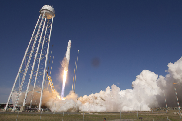 Nosič soukromé společnosti Orbital Sciences Corp. při startu.