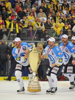 Sedmý zápas finále play-off hokejové extraligy PSG Zlín - HC Škoda Plzeň 21. dubna ve Zlíně. Hráči Plzně slaví mistrovský titul.