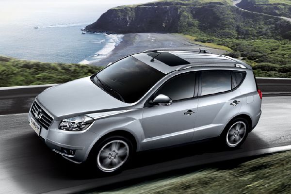Jedním z velkých domácích hráčů je značka Geely. Na snímku její model GX7. 