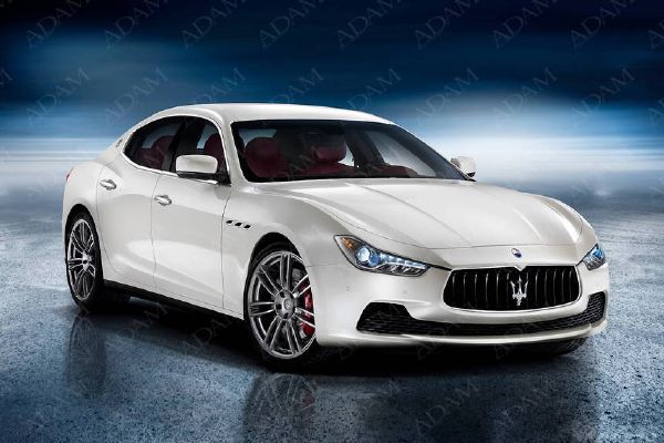 Ghibli výrazně připomíná větší model Quattroporte.