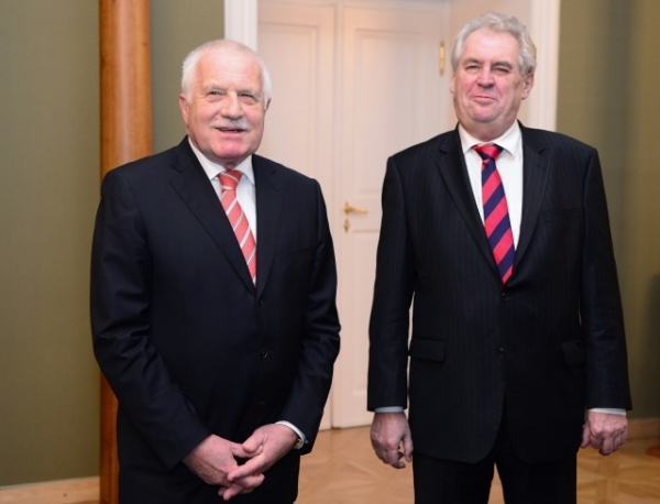 Václav Klaus (vlevo) a Miloš Zeman na Pražském hradě. Václav Klaus (vlevo) a Miloš Zeman na Pražském hradě.