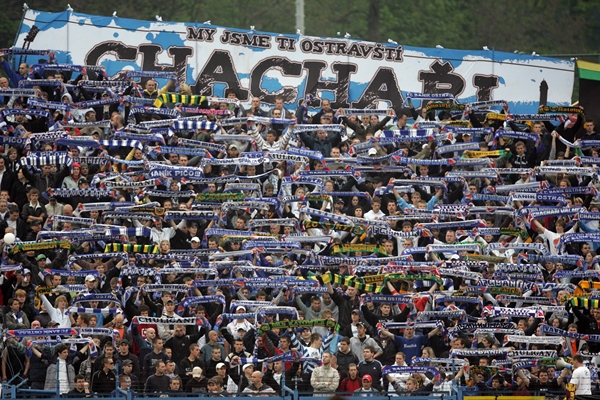 Fanoušci Baníku si musí na verdikt zastupitelů ještě počkat. Fanoušci Baníku si musí na verdikt zastupitelů ještě počkat.