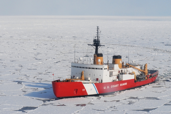 Americká loď Polar Sea v Arktidě.