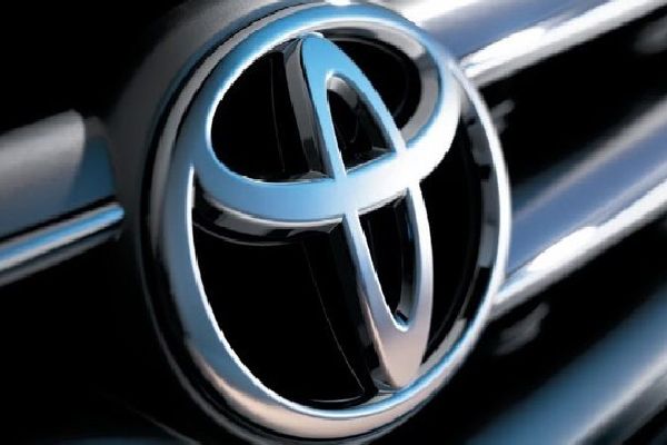 Logo Toyoto je zatím na největším počtu prodaných vozů (ilustrační snímek).