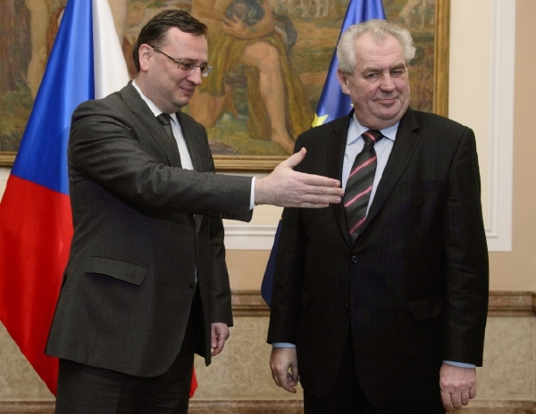 Premiér míní, že nemá smysl používat silné výroky.