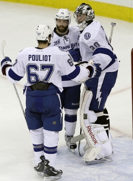 Radko Gudas (uprostřed) vstřelil za Tampu Bay svůj druhý gól v NHL.