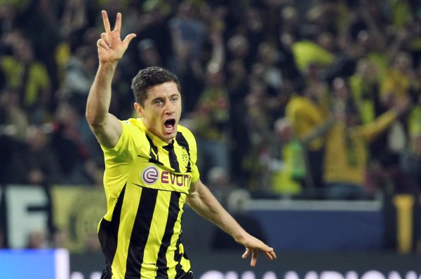 Hrdina Dortmundu Robert Lewandowski.