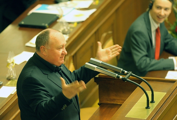 Vítězslav Jandák končí ve funkci stínového ministra kultury. Vítězslav Jandák končí ve funkci stínového ministra kultury.