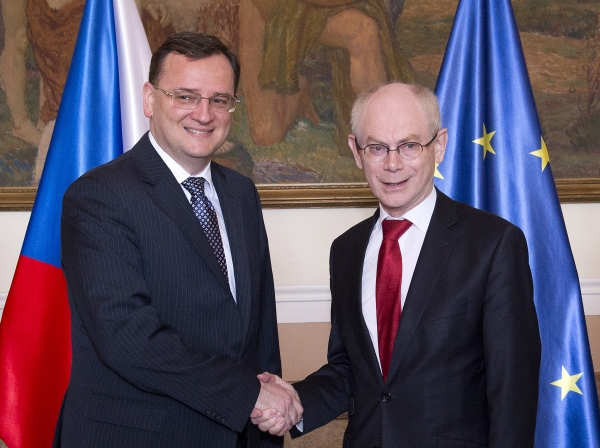 Premiér Petr Nečas (vlevo) se 25. dubna v Praze setkal s prezidentem Evropské unie Hermanem Van Rompuyem (vpravo).