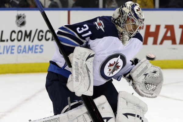 Ondřej Pavelec se s Winnipegem do play-off NHL nepodívá.