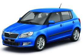 Škoda Fabia v novém metalickém odstínu Race (modrá).