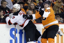 Claude Giroux (vpravo) má posílit tým Kanady.