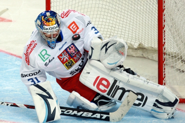 Gólman Ondřej Pavelec má opět blízko k zákrokům v reprezentačním dresu.