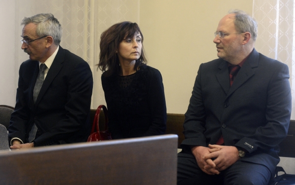 Milan Vondra (vlevo), jeho přítelkyně Martina Kačírková a Petr Krupička.