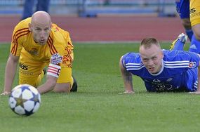 Patrik Gedeon z Dukly (vlevo) a Jan Javůrek z Olomouce (vpravo).