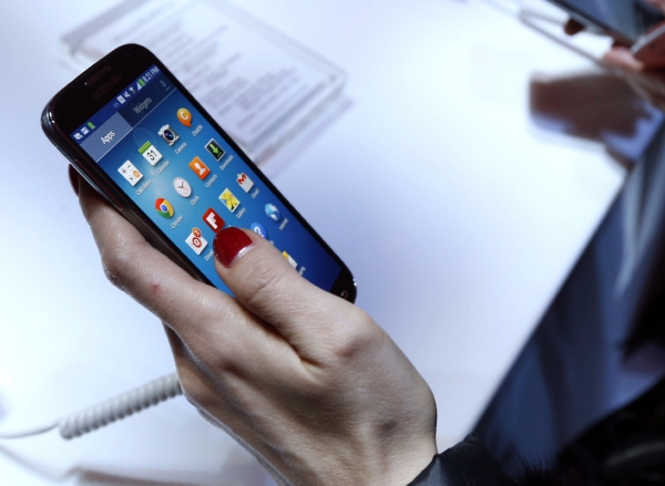 Další dodávky nového Samsungu Galaxy S4 už míří do českých obchodů. Další dodávky nového Samsungu Galaxy S4 už míří do českých obchodů.