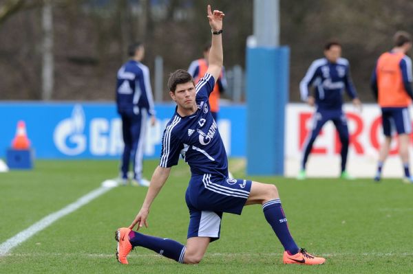 Klaas-Jan Huntelaar zaznamenal proti Hamburku hattrick.
