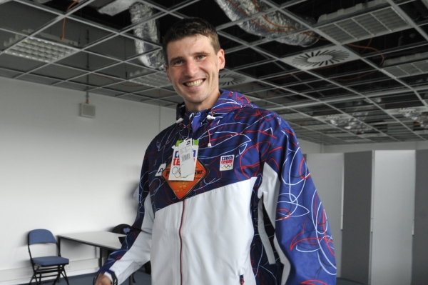 Výškař Jaroslav Bába s kolekcí pro olympijské hry v Londýně.