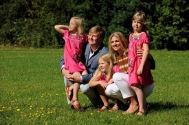Vilém a Máxima a jejich tři dcerky. O královský dorost je postaráno.