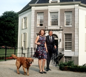 Princezna Beatrix a princ Claus na zámku Drakensteyn. Sem se exkrálovna na důchod vrátí.