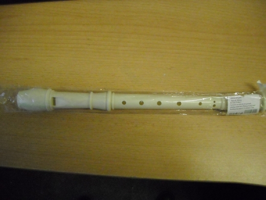 Plastová flétna z Číny je pro děti nebezpečnou hračkou. Plastová flétna z Číny je pro děti nebezpečnou hračkou.