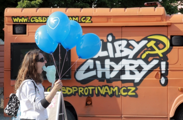 Plakáty, balonky a zmrzka. Volby 2014. 