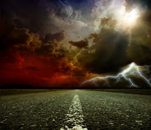 Meteorologové varují před silnými bouřkami a dešti.