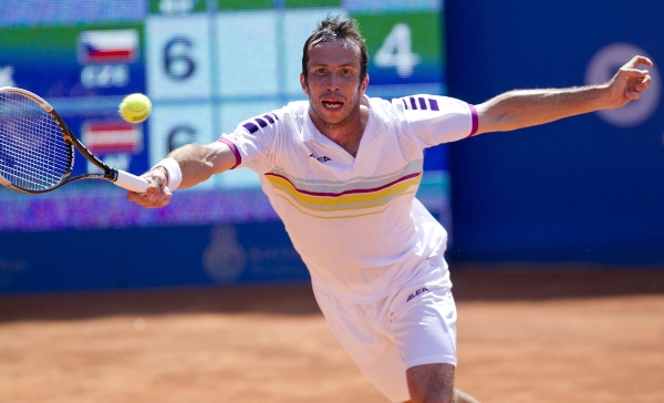Tenista Radek Štěpánek prohrál na antukovém turnaji v Mnichově se Srbem Viktorem Troickým dvakrát 4:6 a do čtvrtfinále nepostoupil. Tenista Radek Štěpánek prohrál na antukovém turnaji v Mnichově se Srbem Viktorem Troickým dvakrát 4:6 a do čtvrtfinále nepostoupil.