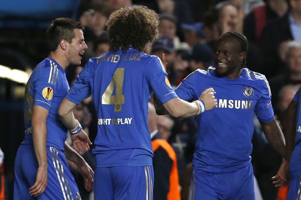 Radost hráčů Chelsea proti Basileji.