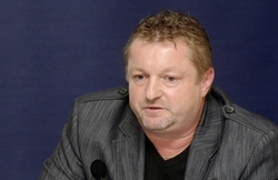 Policie podruhé obvinila jednatele Likérky Drak Pavla Čanigu (na snímku ze 17. září 2012) spojovaného s metanolovou aférou. Stíhaný je však v souvislosti s jiným případem. Podle kriminalistů krátil daň a ohrozil životní prostředí. Hrozí mu až osmileté vězení.