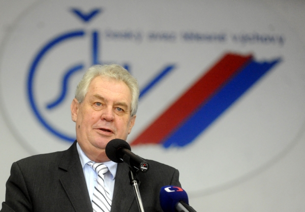 Prezident Miloš Zeman zveřejní jména všech poradců do konce měsíce. Prezident Miloš Zeman zveřejní jména všech poradců do konce měsíce.