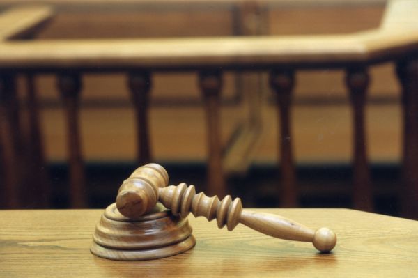 Stát zaplatil za advokáty ex offo v minulém roce téměř 619 milionů.