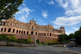 Zemský parlament v Mnichově je rájem pro poslance.