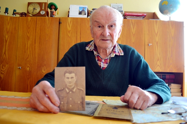 Osudy žijících veteránů z východní a západní fronty zpracovávají desítky historiků.